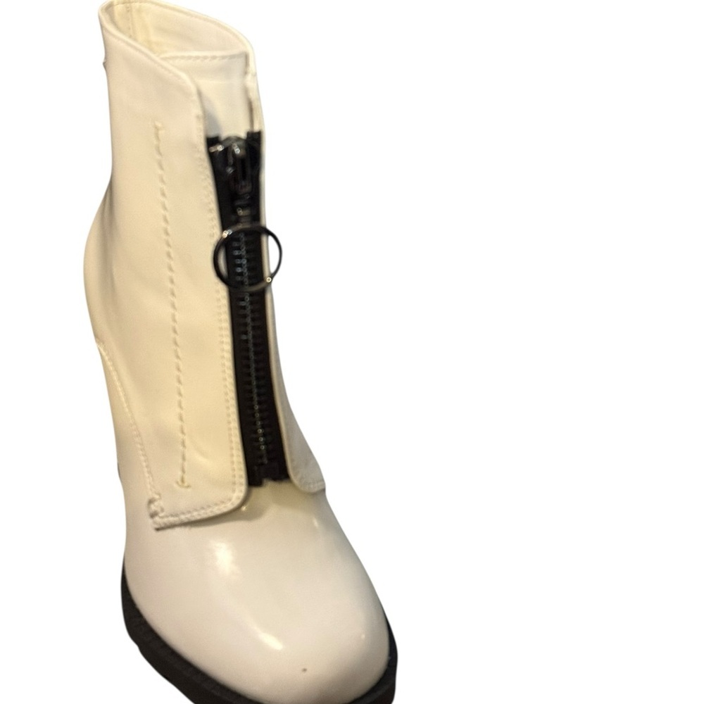 Simply Vera Vera Wang White Ankle Boots - Picture 6 of 12